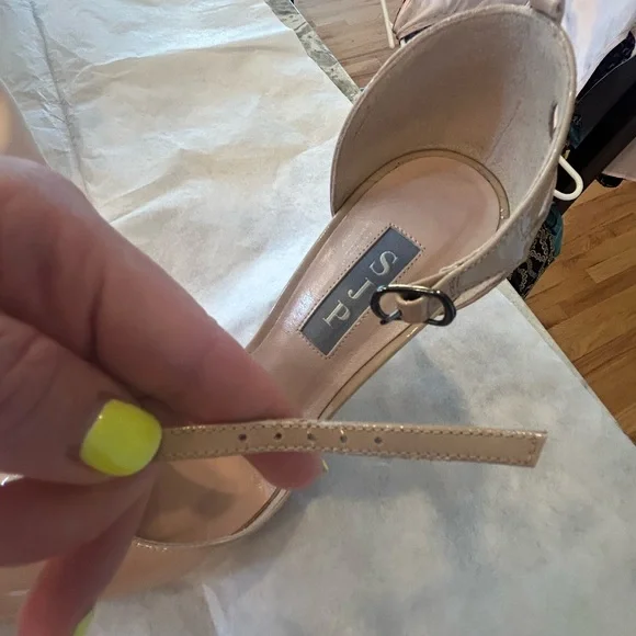 SJP by Sarah Jessica Parker Tan Heels Elegant Design - Picture 5 of 8